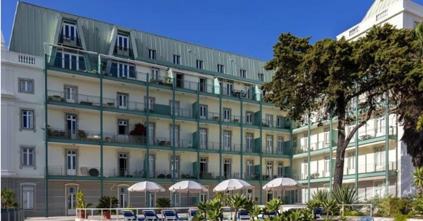 Apartamento duplex 3 quartos com 2 vagas de garagem no Monte Estoril