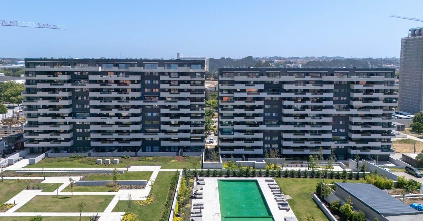 Apartamento T3 novo em condomínio fechado com piscina