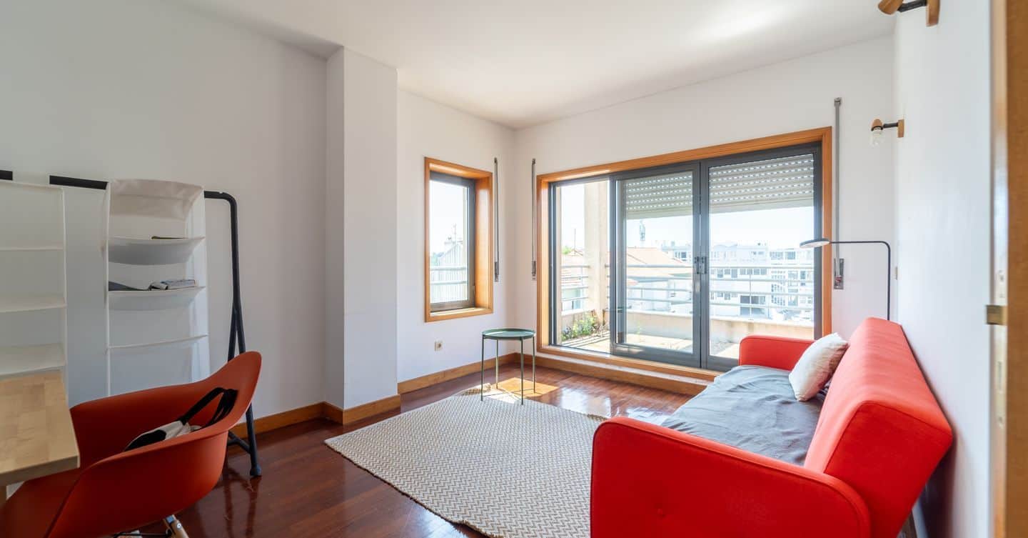 Elegante 1-Zimmer-Wohnung mit Terrasse und Stellplatz im Campo Alegre