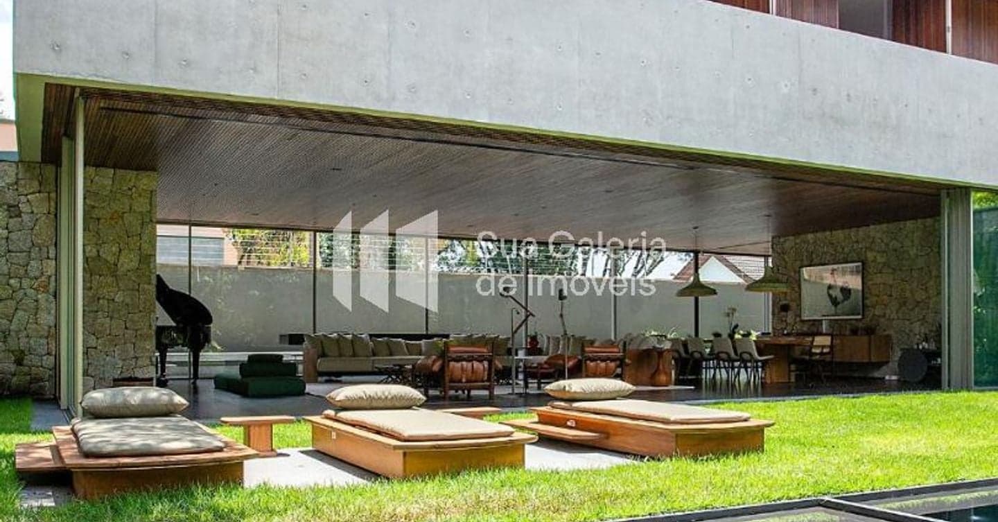 Casa em rua fechada com ares de final de semana no miolo de Alto de Pinheiros - Vila Madalena - São Paulo, SP