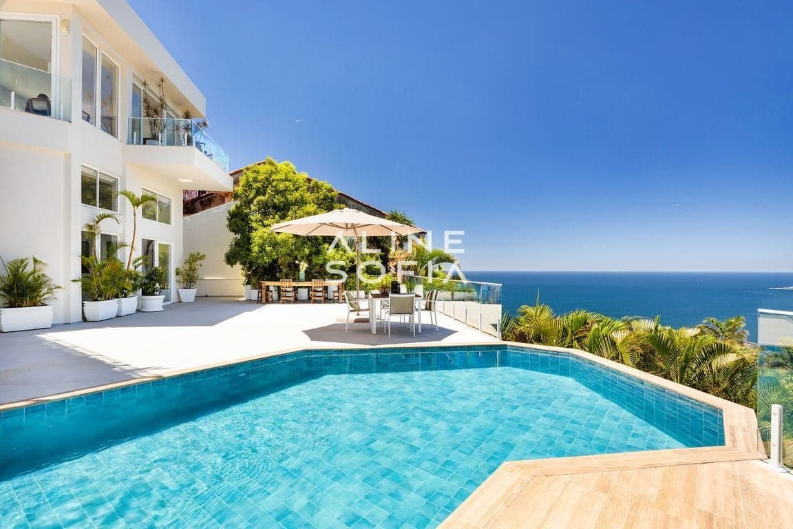 Casa em Condomínio com 4 quartos, Piscina Privada e Playground