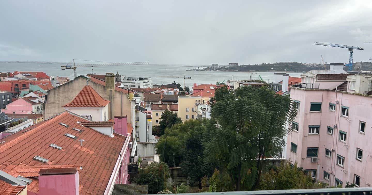 Apartamento T2+2 na Lapa com vista frontal para o rio