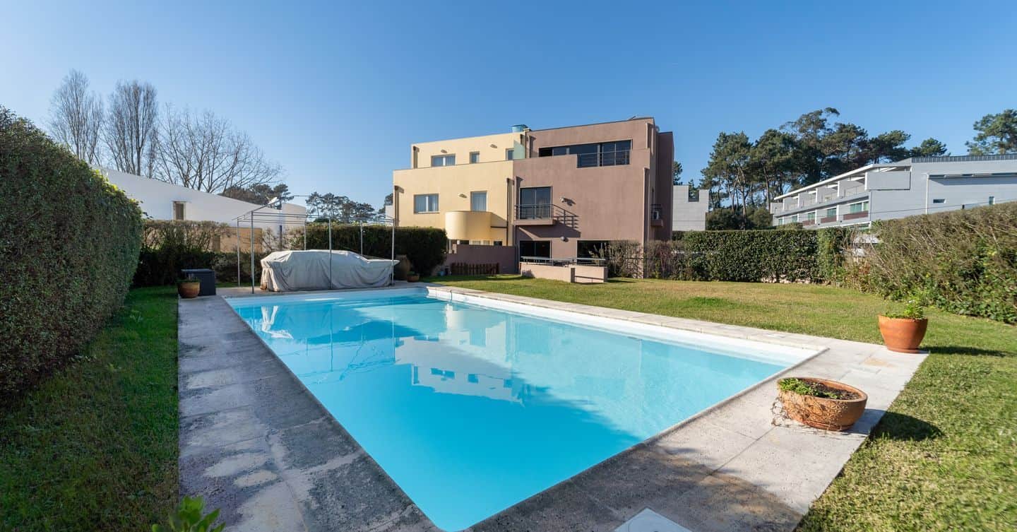 Casa T5 na Vilarinha com Jardim e Piscina