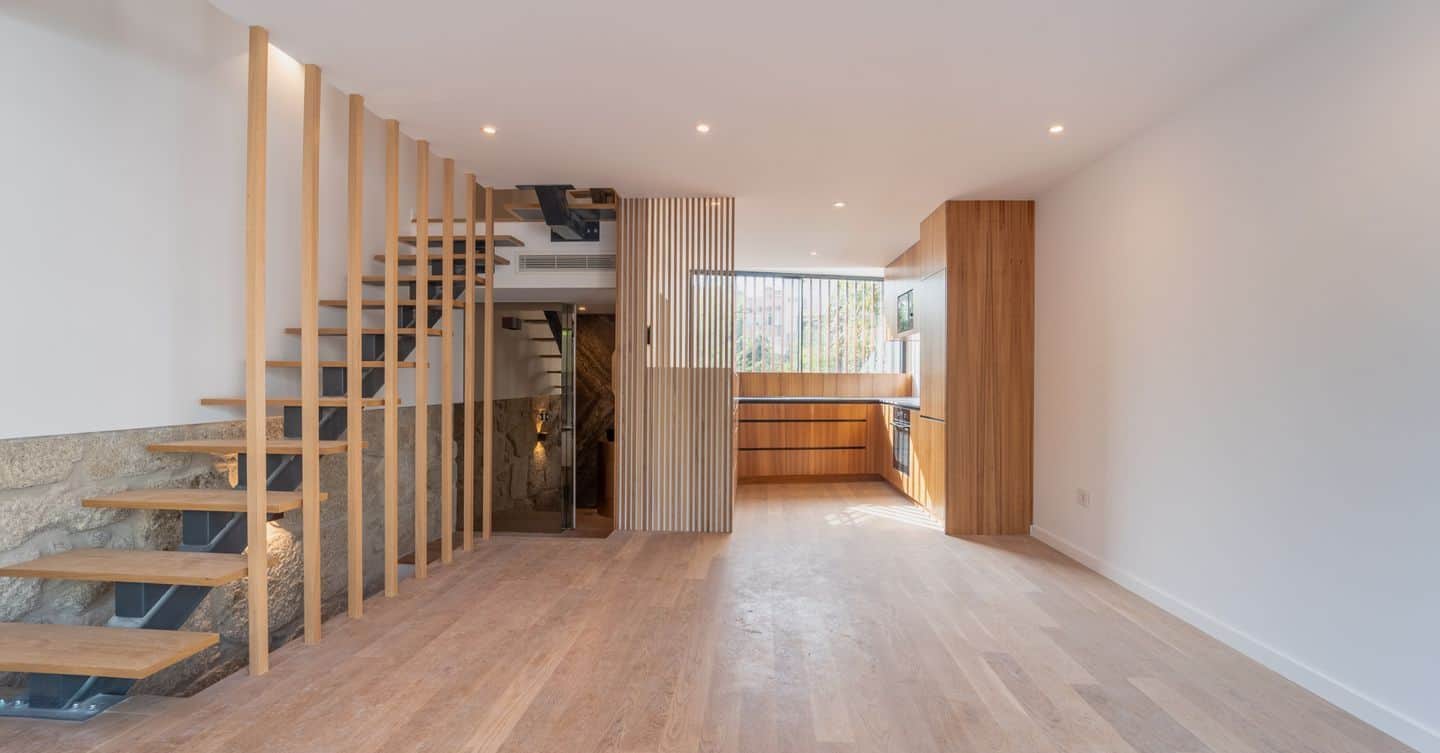 Casa T4 com garagem localizada na Miguel Bombarda, Porto
