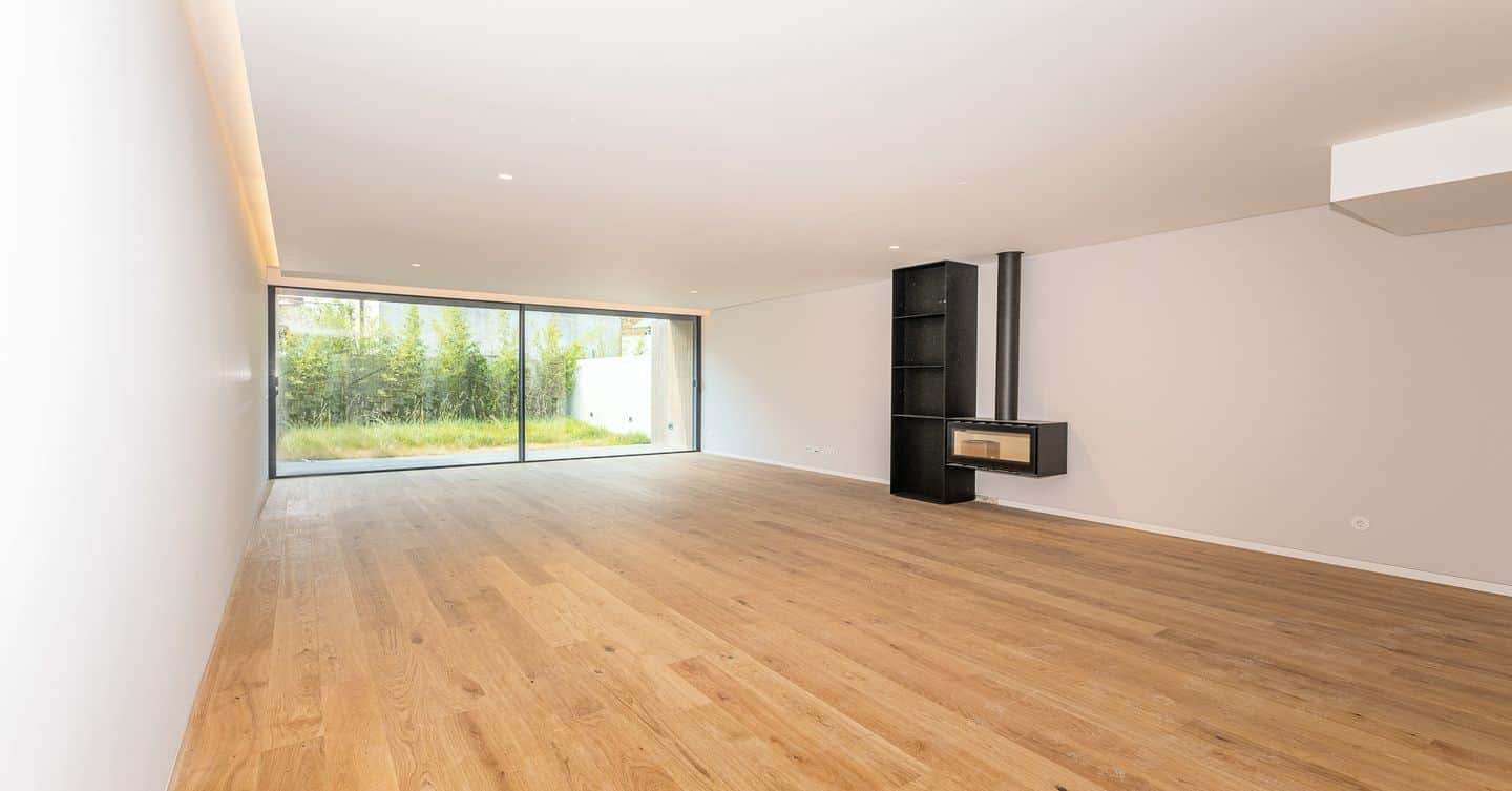Casa T5 triplex com jardim na Foz do Douro - Nova