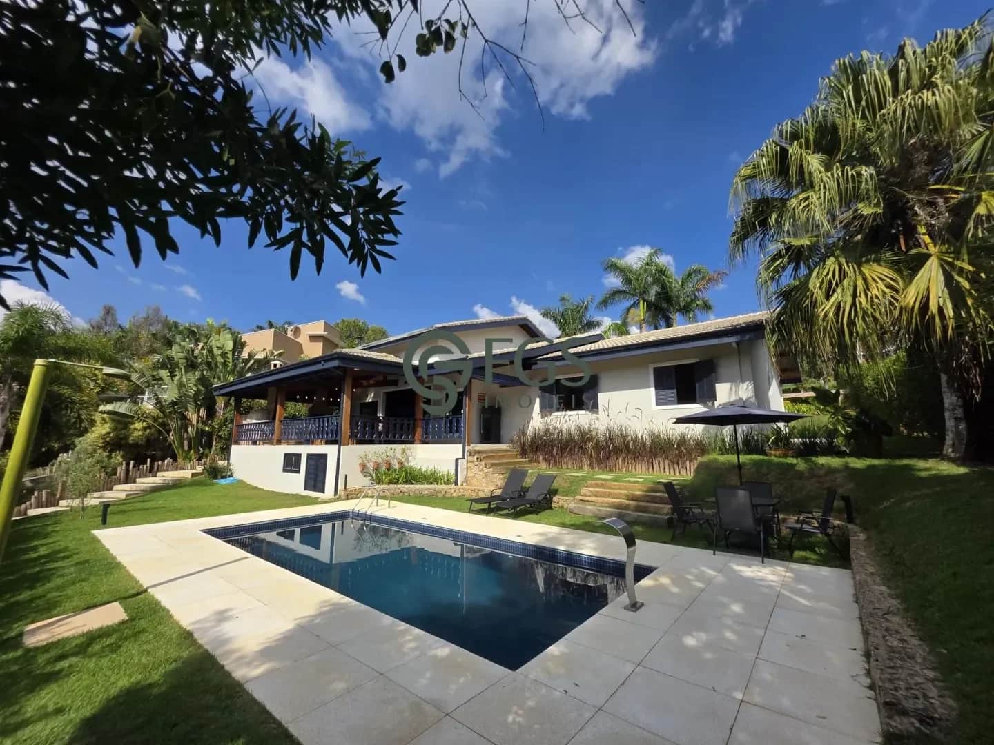 Beautiful house for rent near leisure areas with reservoir view