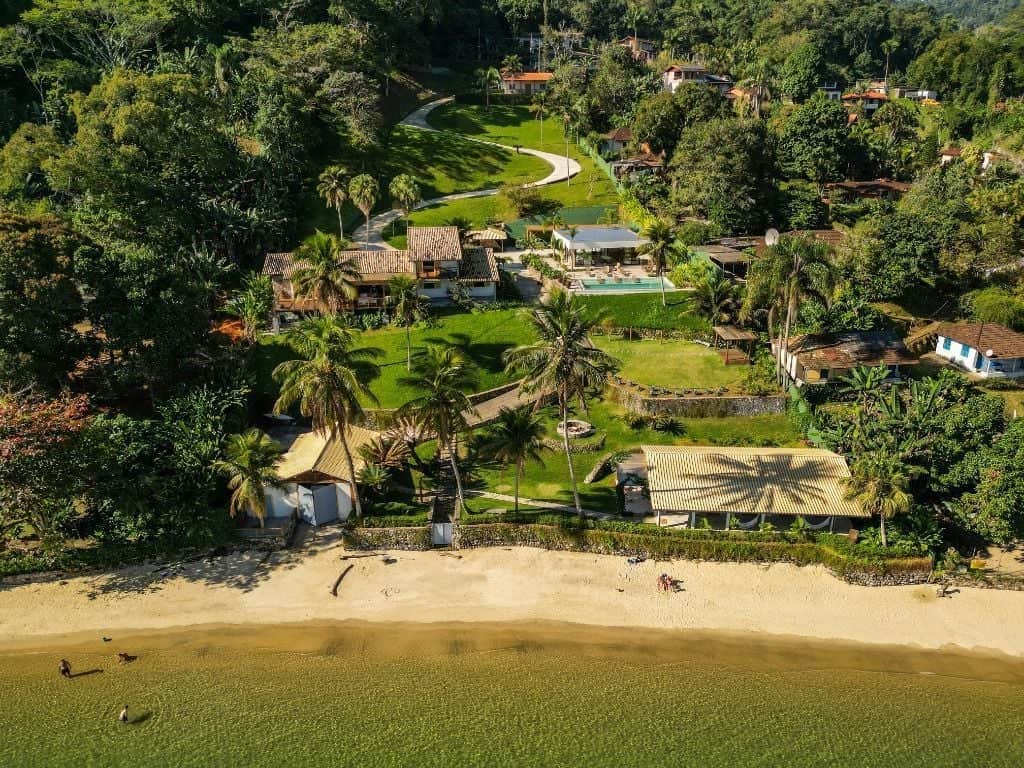 Exclusivité en bord de mer : luxe, intimité et confort à Angra dos Reis