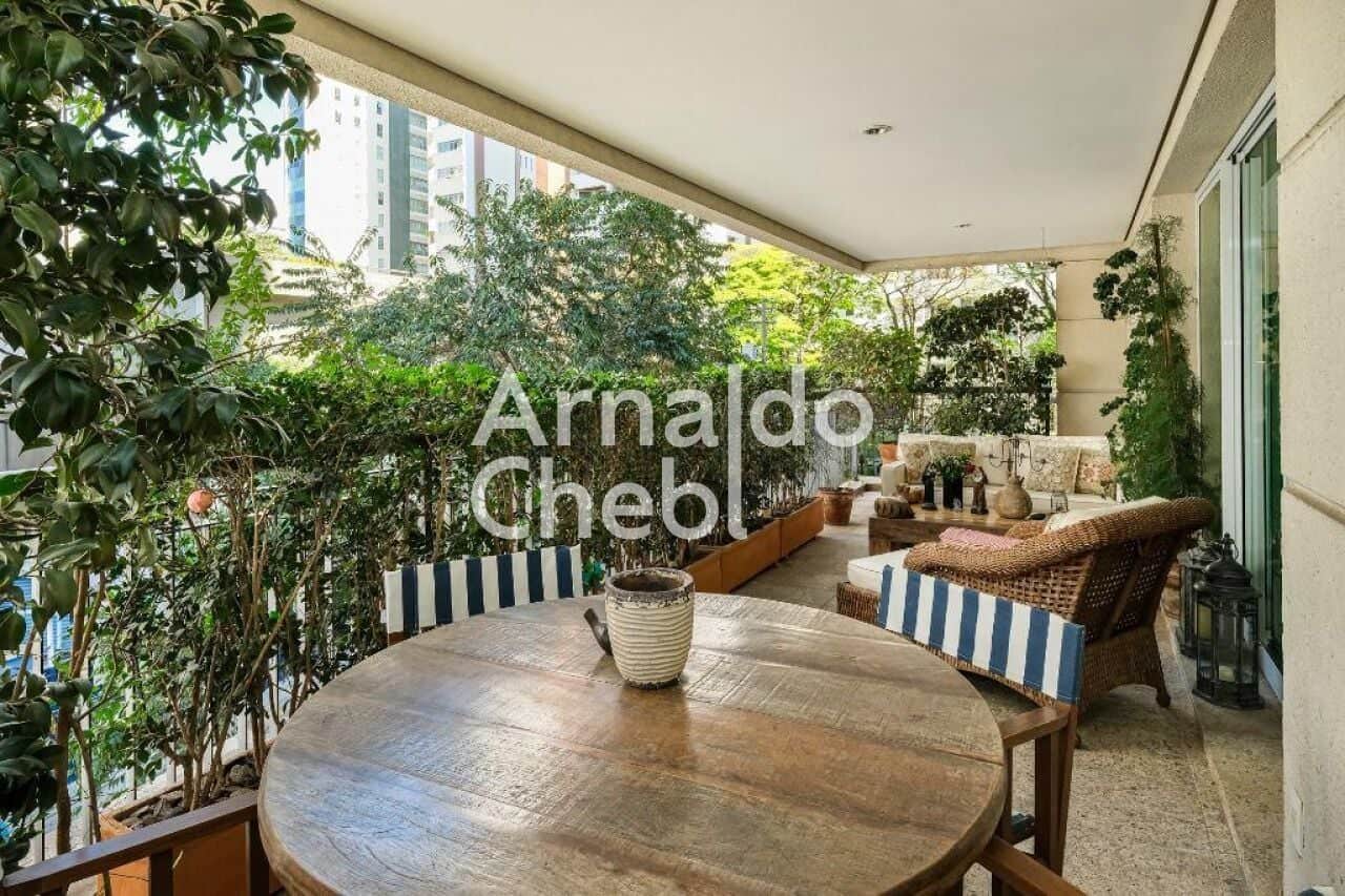 231 m² Apartment with 3 Bedrooms, 2 Suites for Sale in Vila Nova Conceição