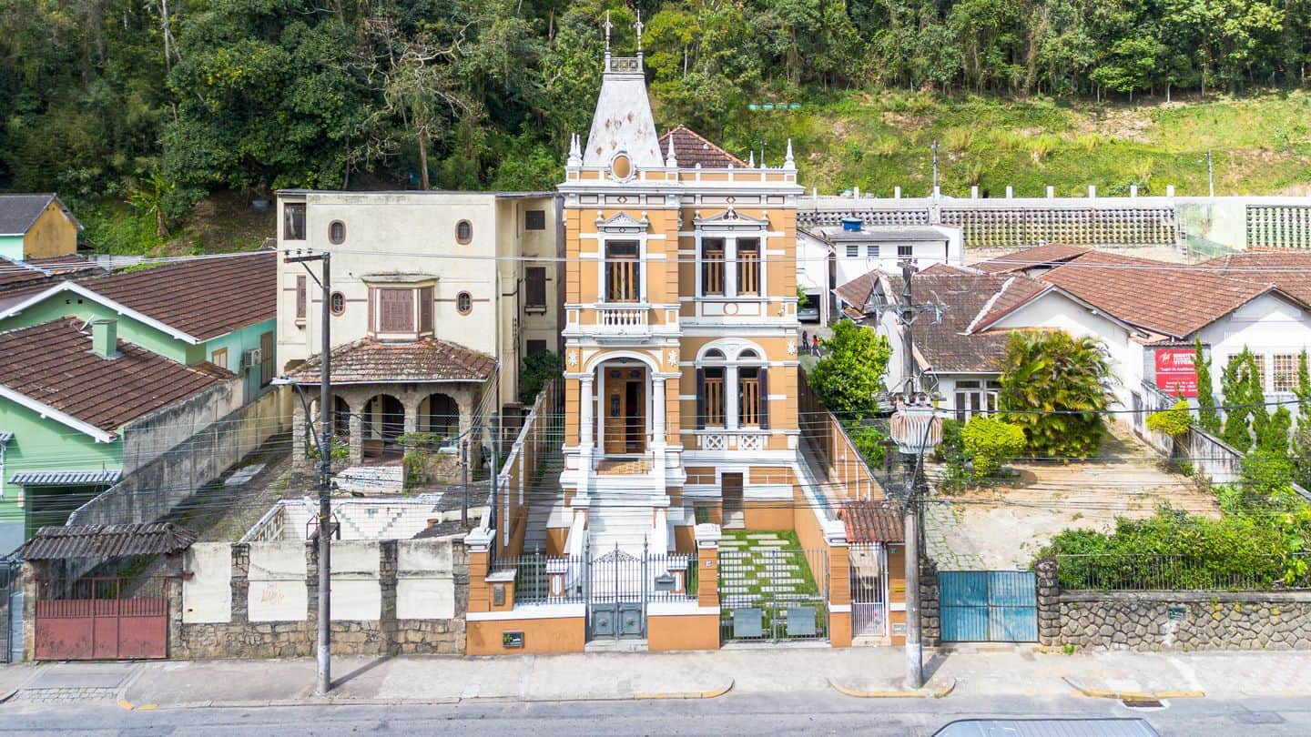 Mansão histórica restaurada no Centro de Petrópolis