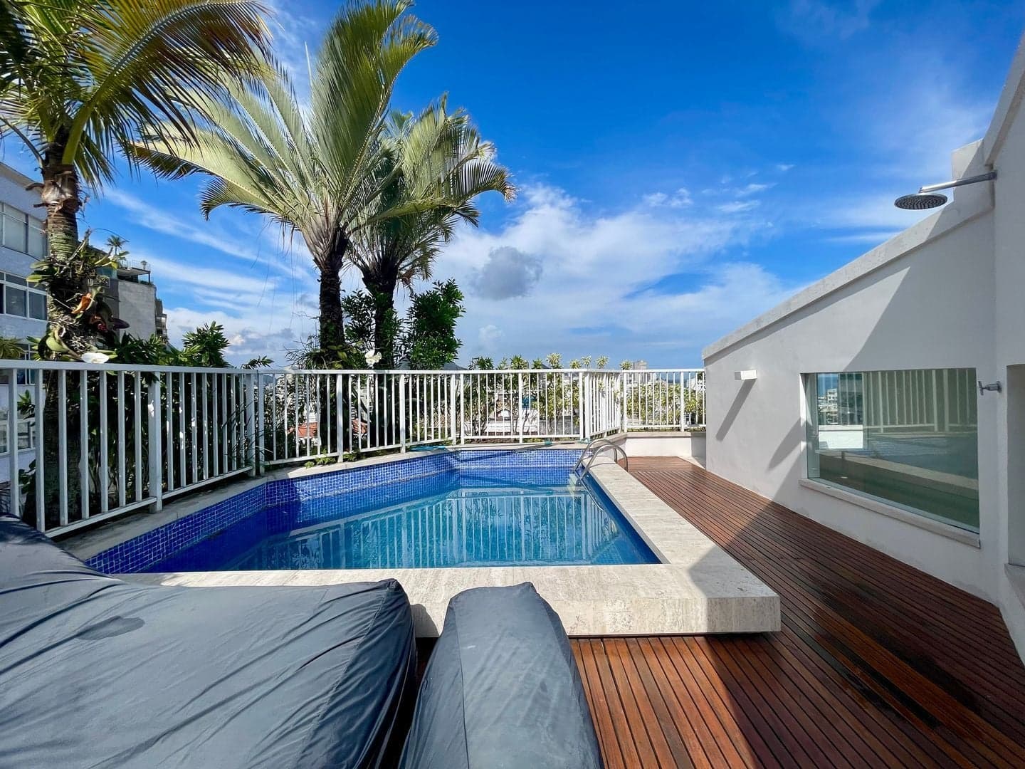 Cobertura com 4 quartos, 4 suites e 5 banheiros