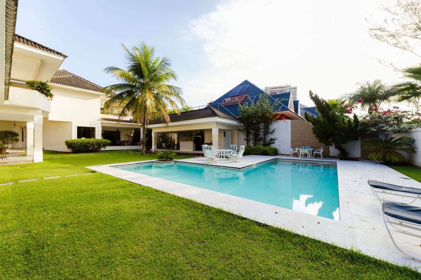 Residência com duas casas independentes no Condomínio Mansões, Barra da Tijuca