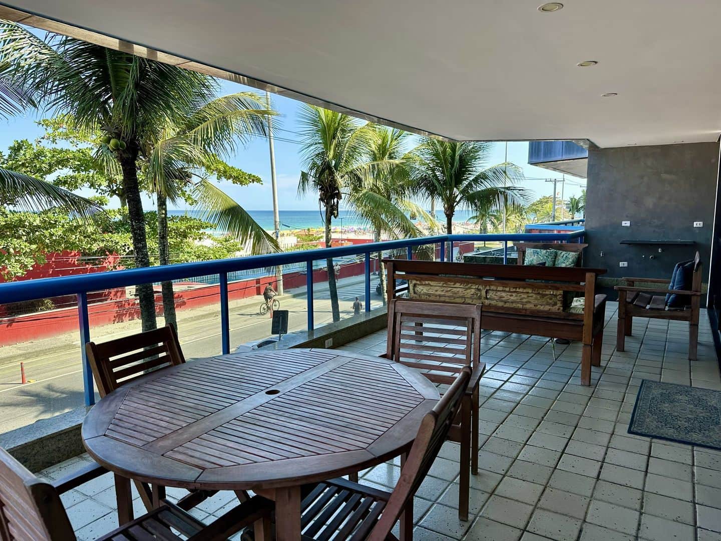Apartamento frente mar na Avenida do Pepê, um dos endereços mais valorizados da Barra da Tijuca