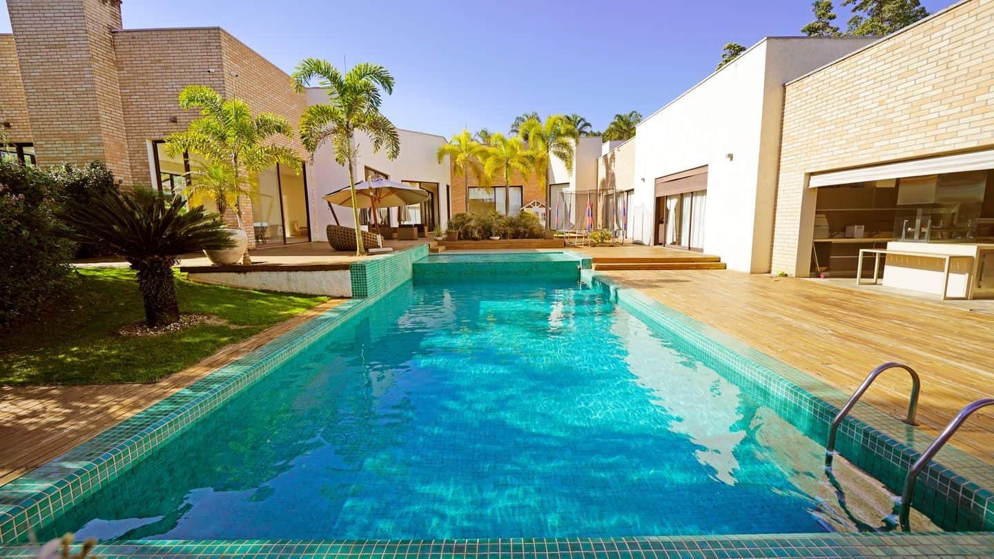 Uma residência única, onde arquitetura, sofisticação e conforto se encontram em perfeita harmonia