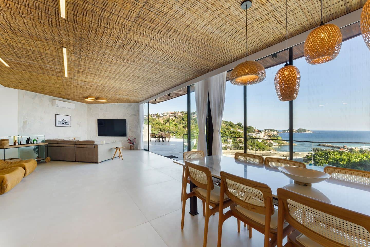 Casa recém-construída com vista deslumbrante na Joatinga, Rio de Janeiro!