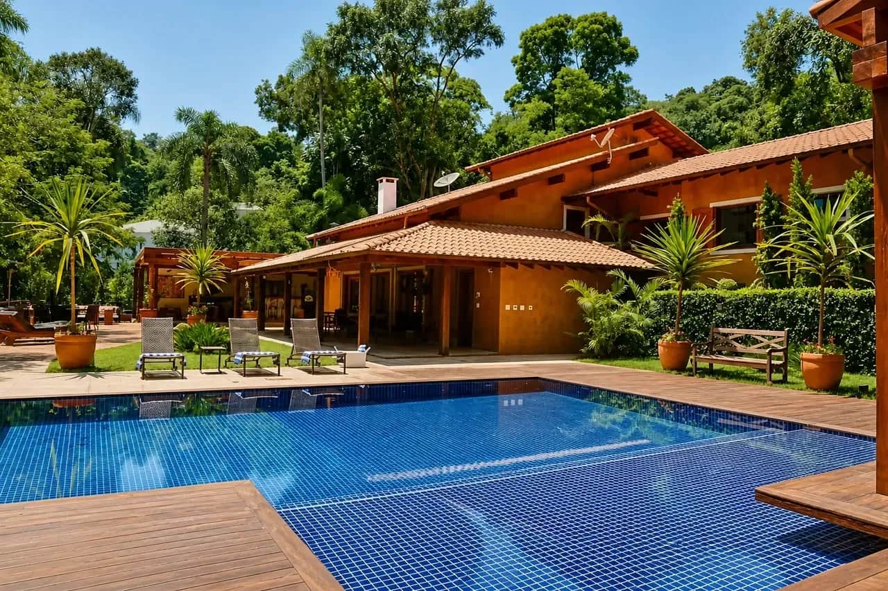 Haus direkt am Wasser, möbliert, mit 4 Suiten, Pool, Spa und Weinkeller
