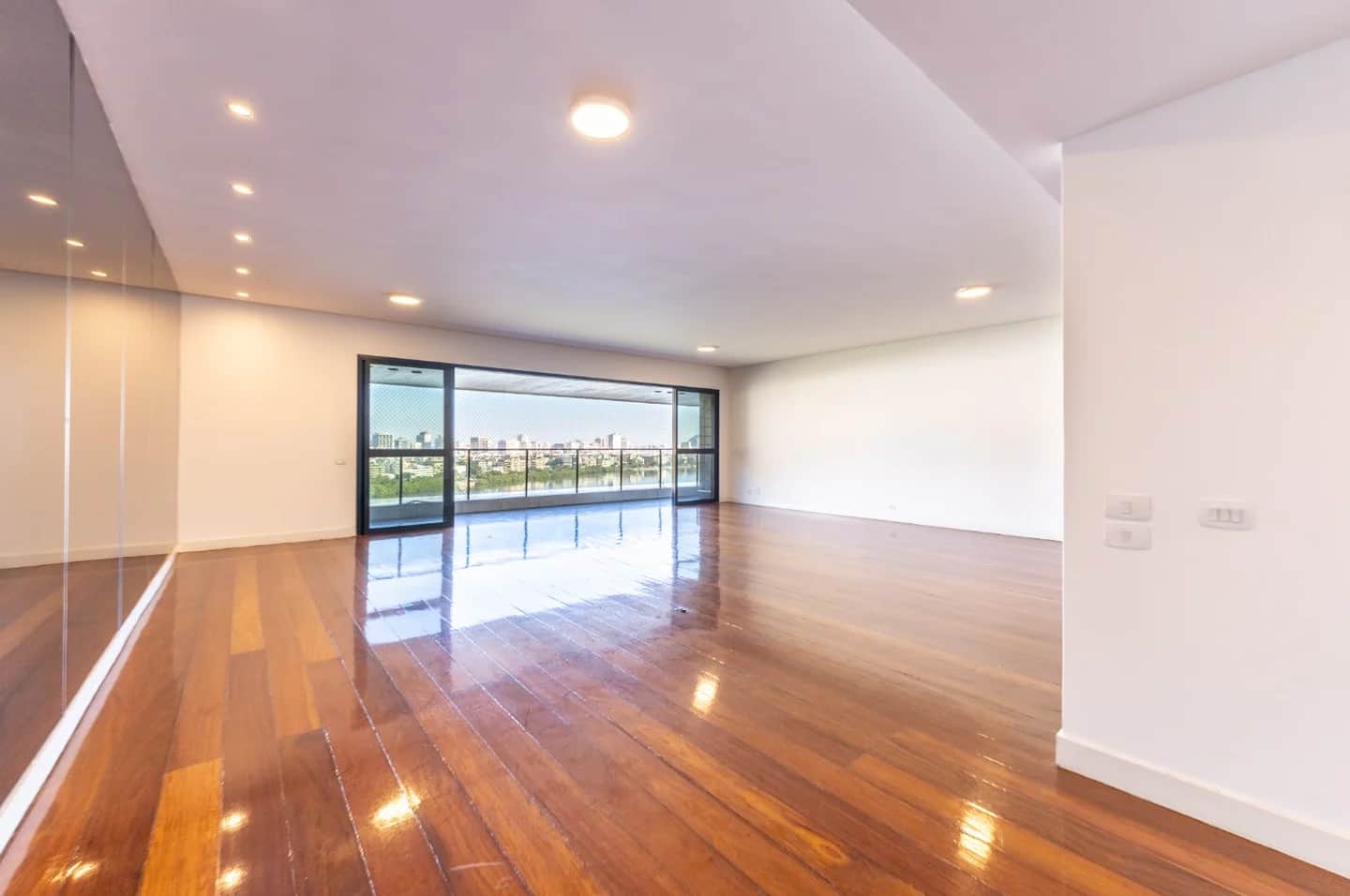 Apartamento com 4 suítes amplo e espaçoso com vista Lagoa