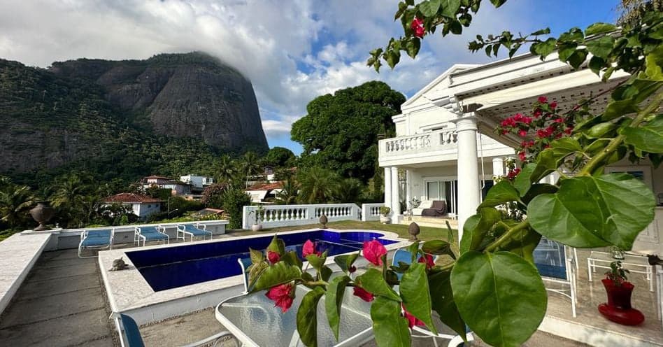 Casa com 5 quartos, Hidromassagem e Varanda Gourmet