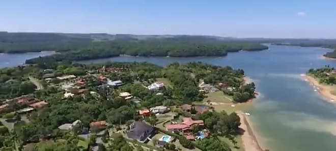 Somos exclusivos em imóveis nos condomínios fechados na beira da represa.