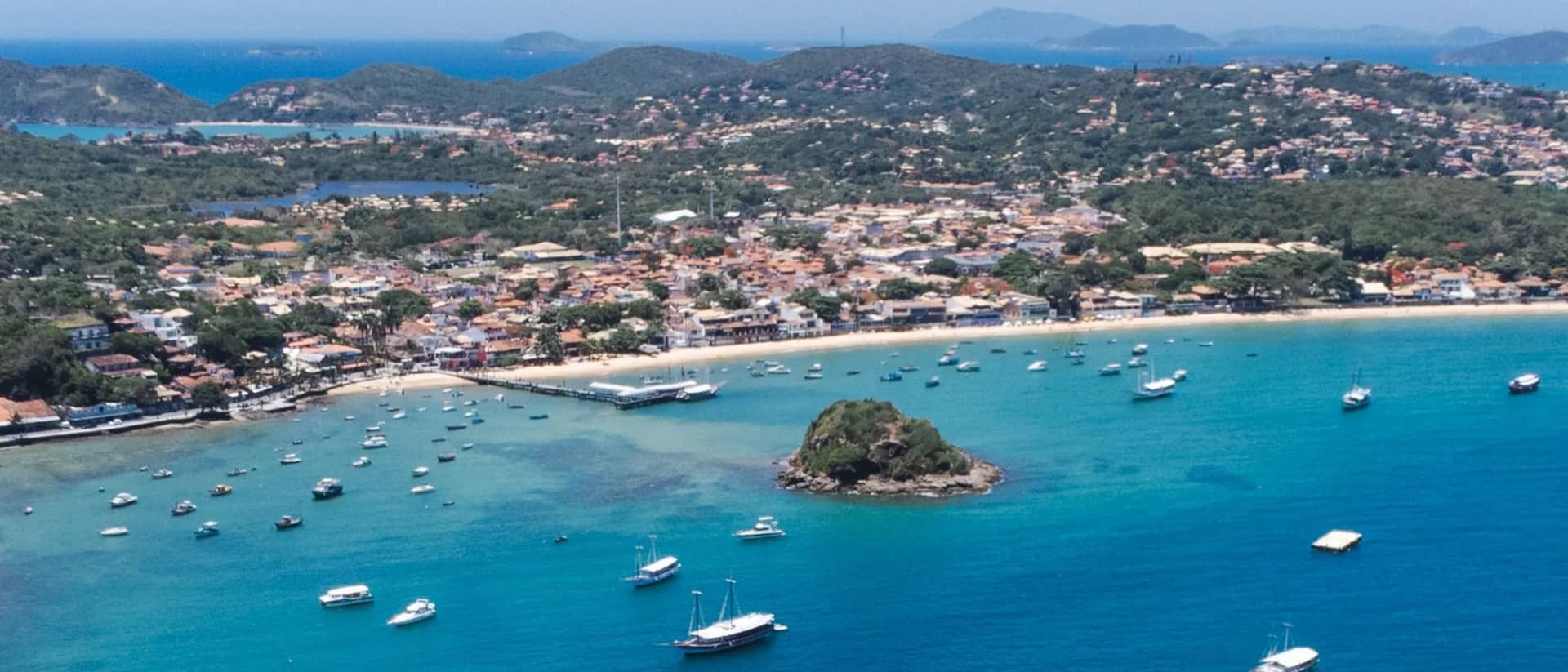 Mercado Imobiliário de Búzios: Por Que a Cidade Continua Atraindo Moradores do Mundo Inteiro